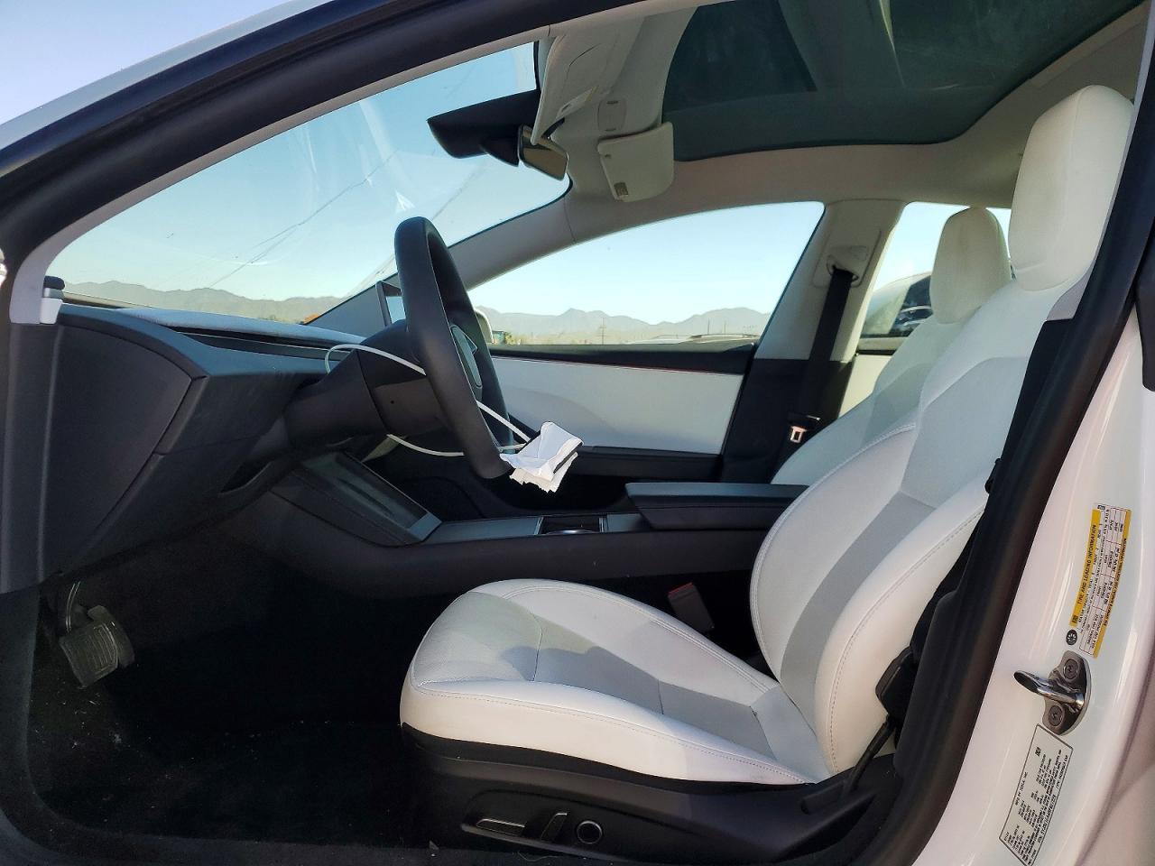 2024 Tesla Model 3 - Image 7