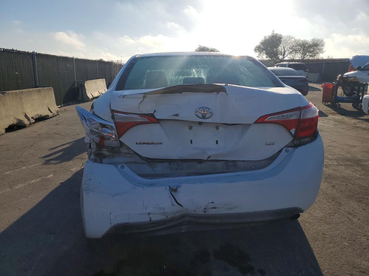 2015 Toyota Corolla L - Фото 6