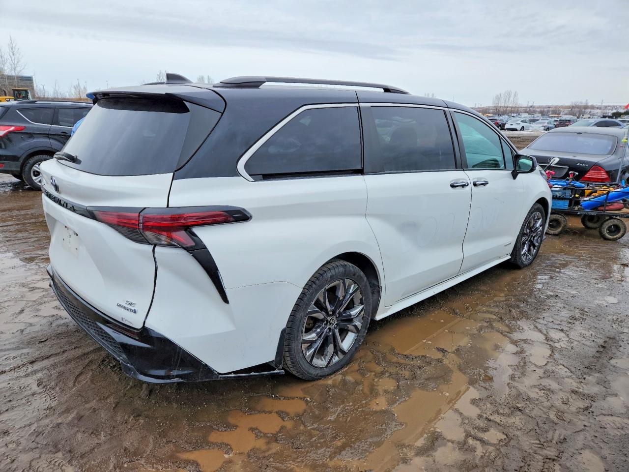 2021 Toyota Sienna Le - Image 3