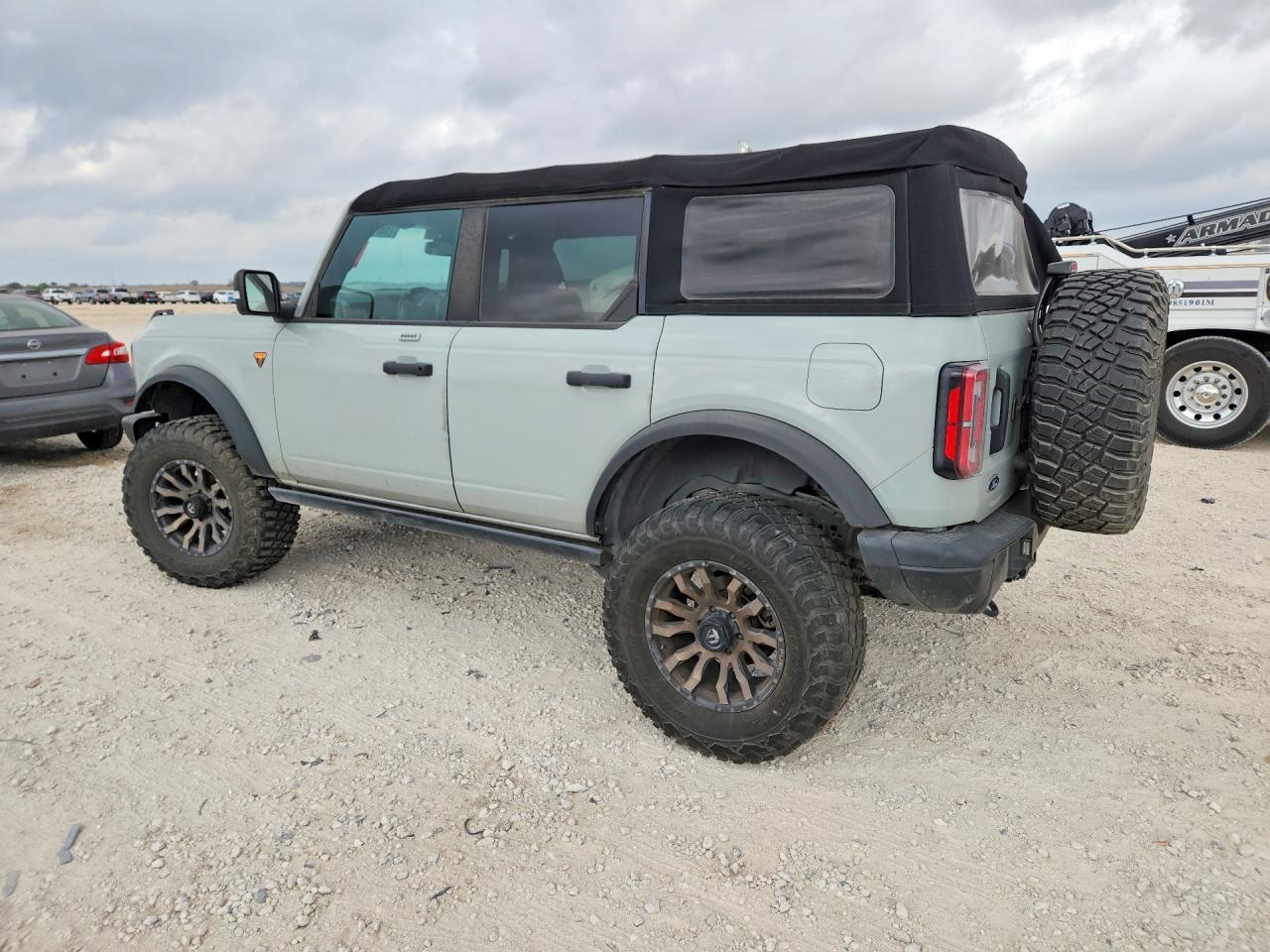 2022 Ford Bronco Base - Фото 2