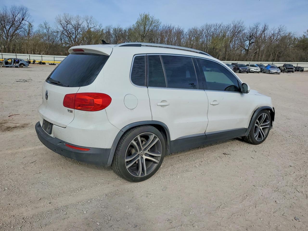 2017 Volkswagen Tiguan Sel - Image 3