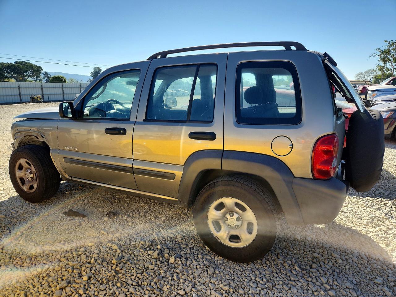 2004 Jeep Liberty Sport - Фото 2