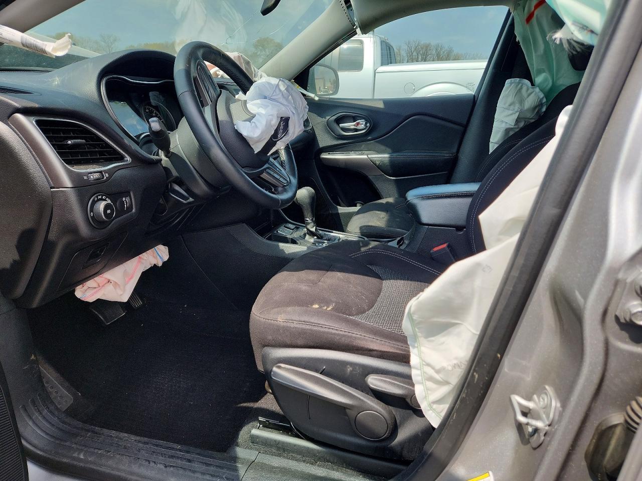 2019 Jeep Cherokee Latitude - Image 7
