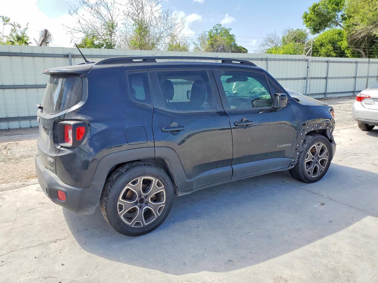 2015 Jeep Renegade Latitude - Фото 3