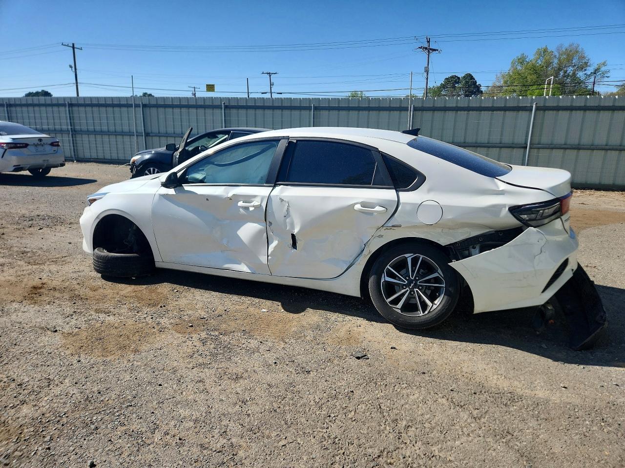 2023 Kia Forte Lxs - Image 2