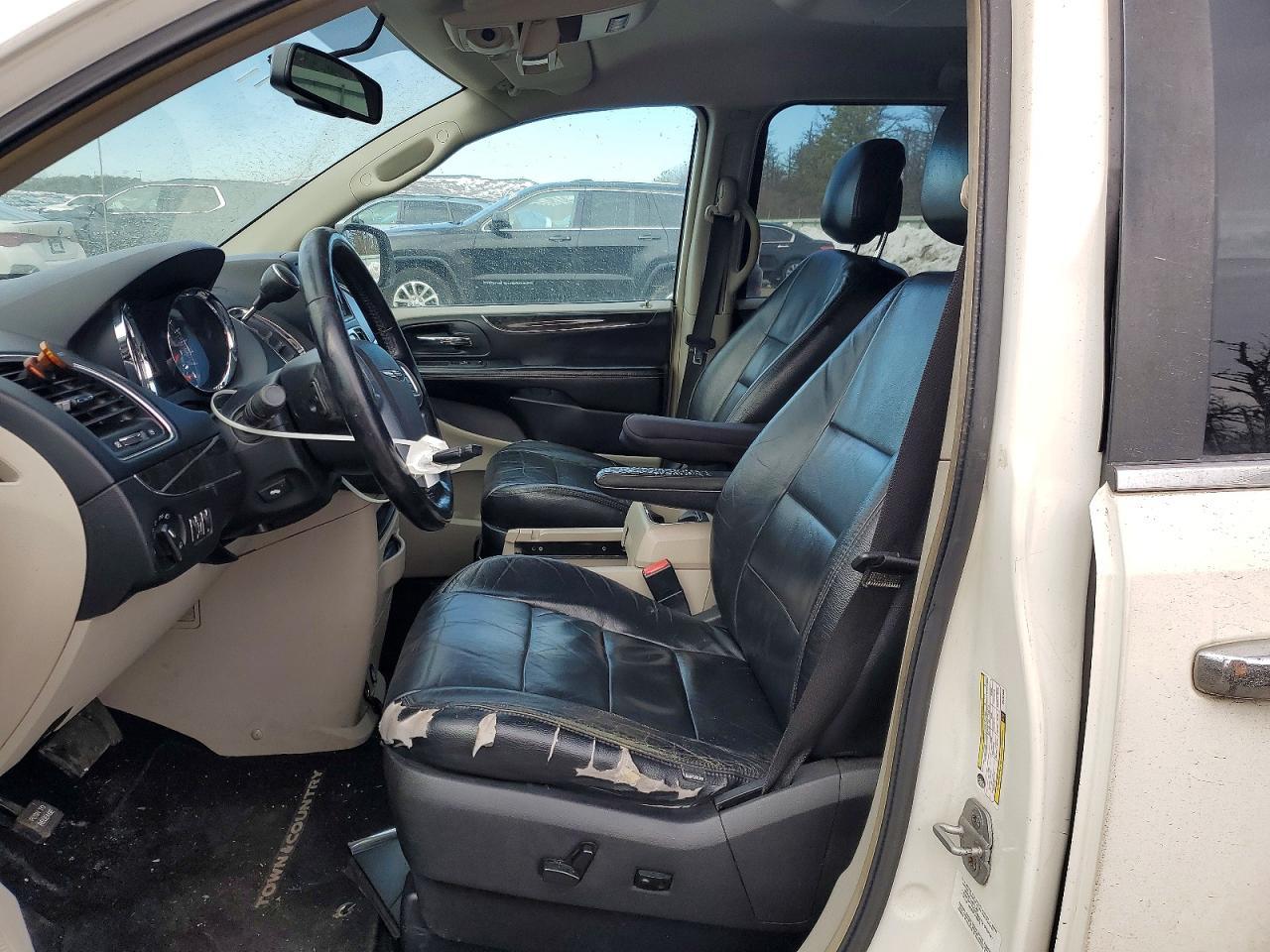 2011 Chrysler Town & Country Touring - Фото 7