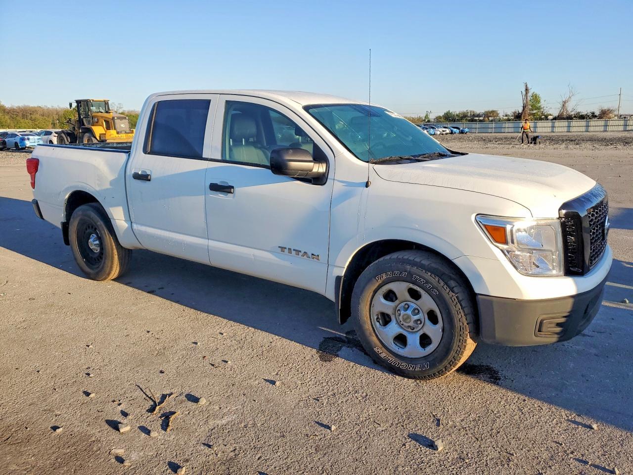 2017 Nissan Titan S - Фото 4