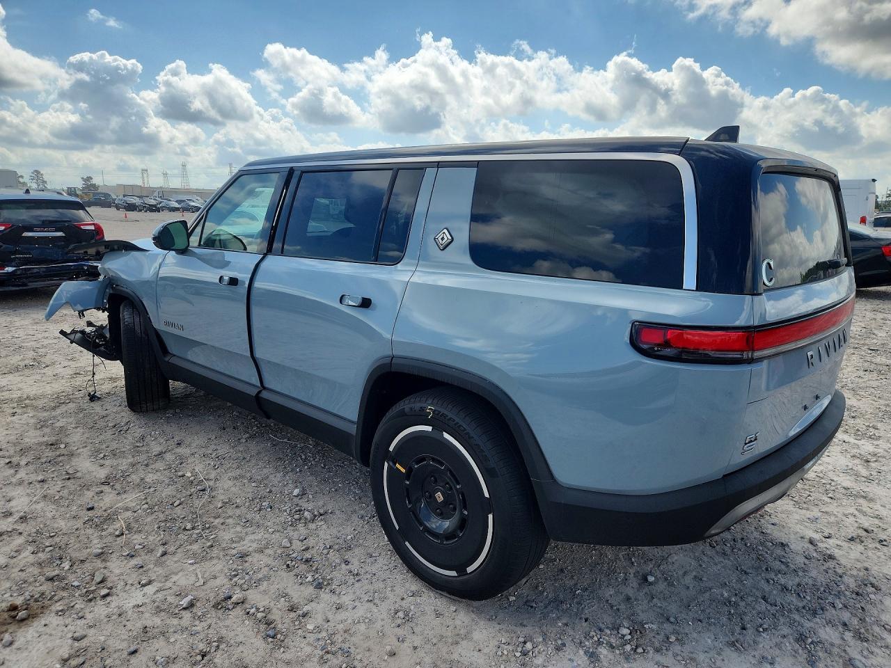 2025 Rivian R1S Adventure - Image 2