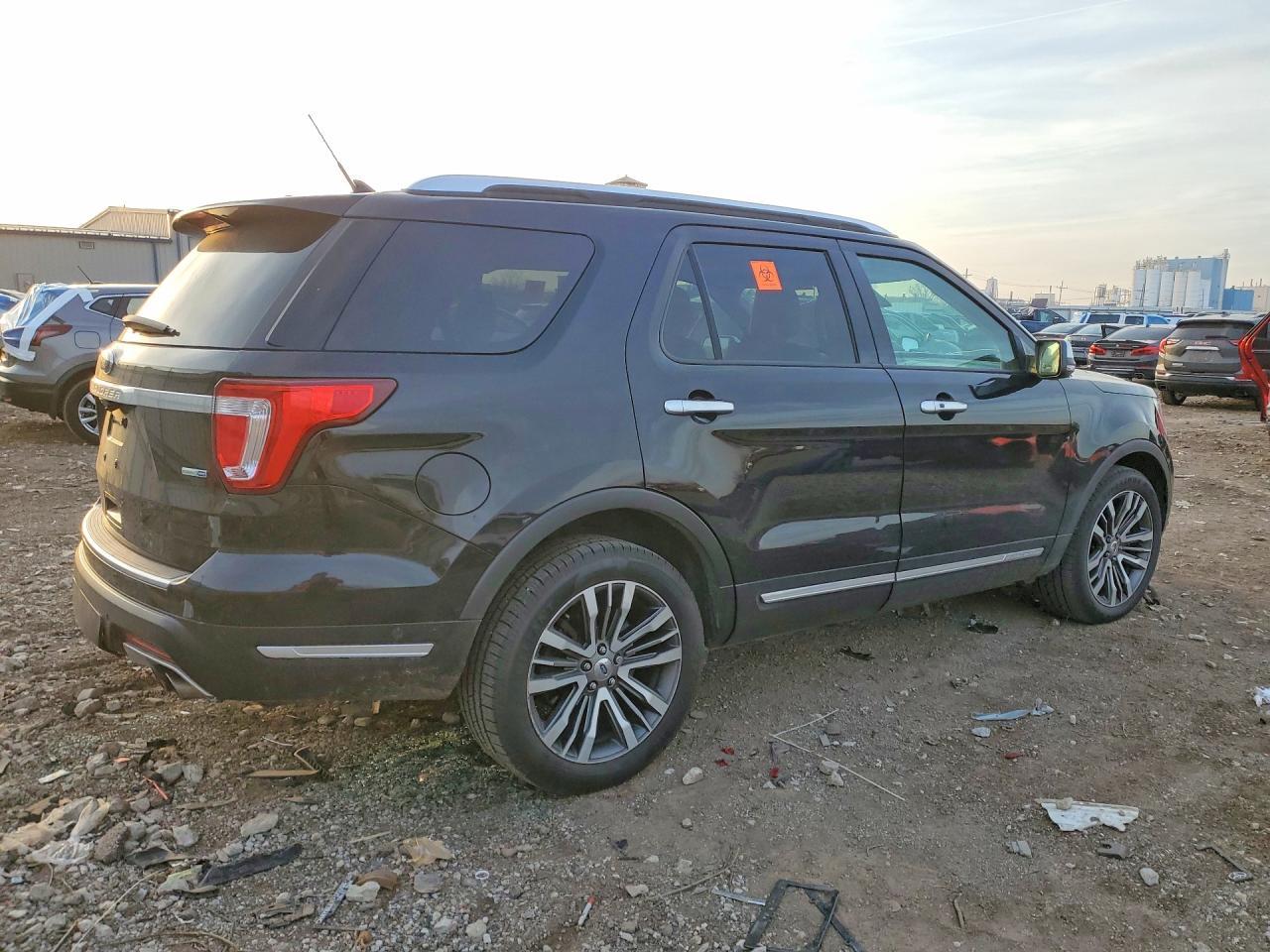 2019 Ford Explorer Platinum - Image 3