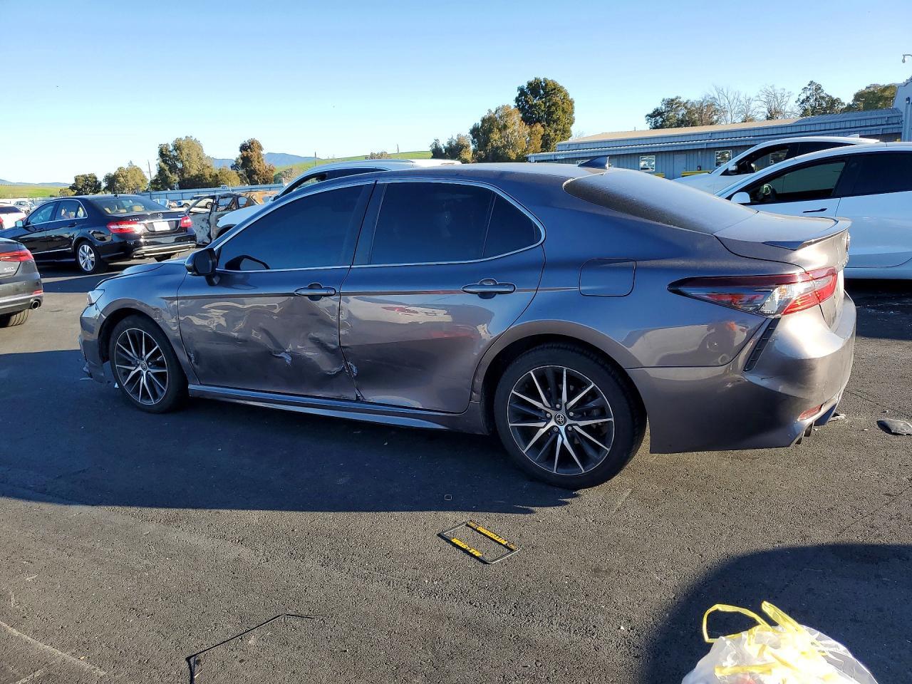 2022 Toyota Camry Hybrid Se - Фото 2