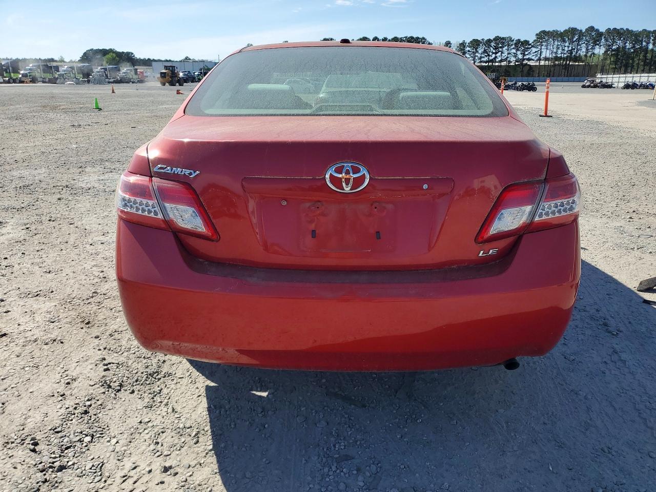 2011 Toyota Camry Le - Фото 6