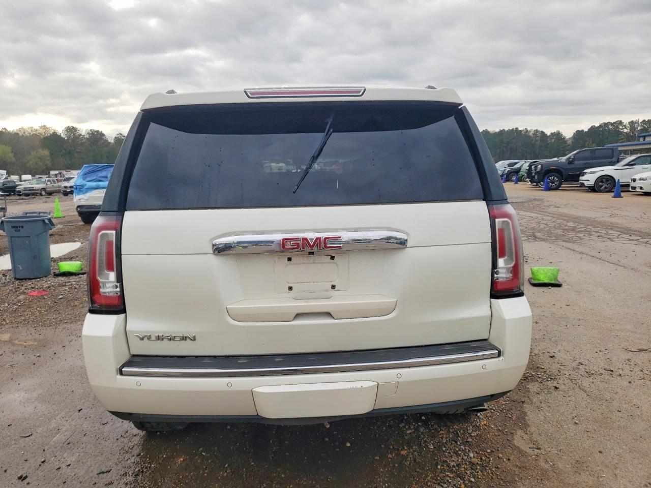 2015 GMC Yukon Denali - Фото 6
