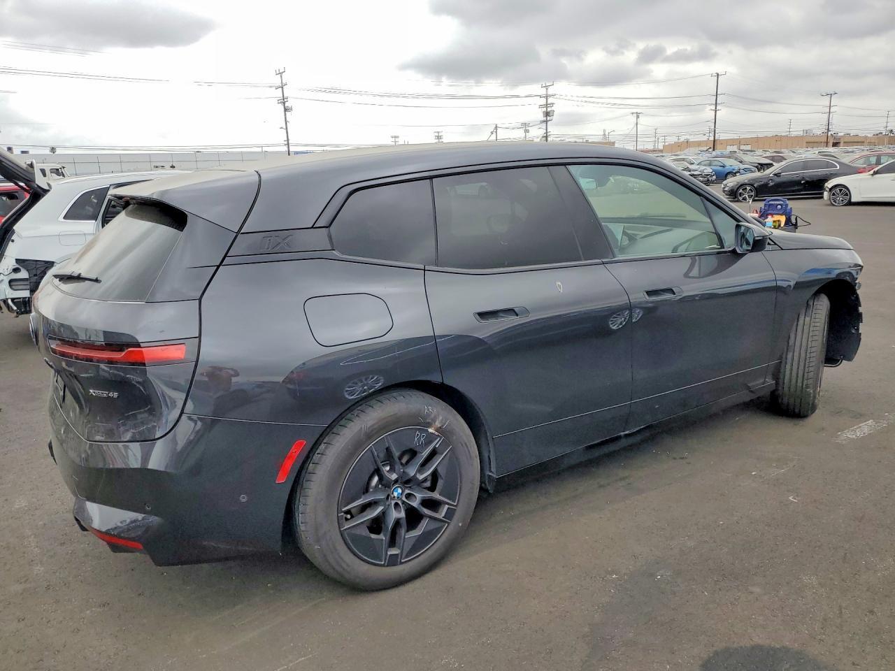 2026 BMW Ix xDrive45 - Фото 3