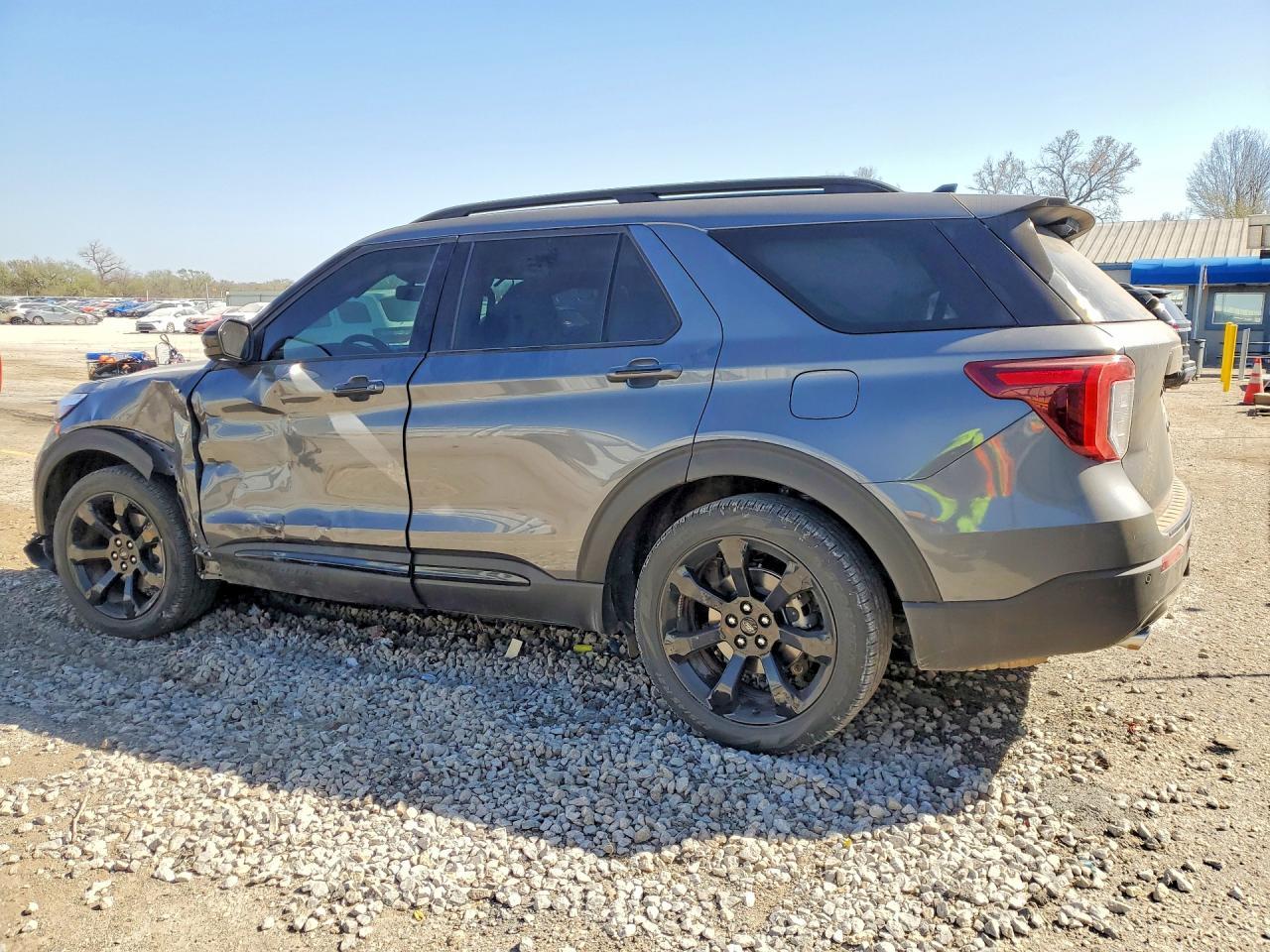 2023 Ford Explorer St-Line - Image 2