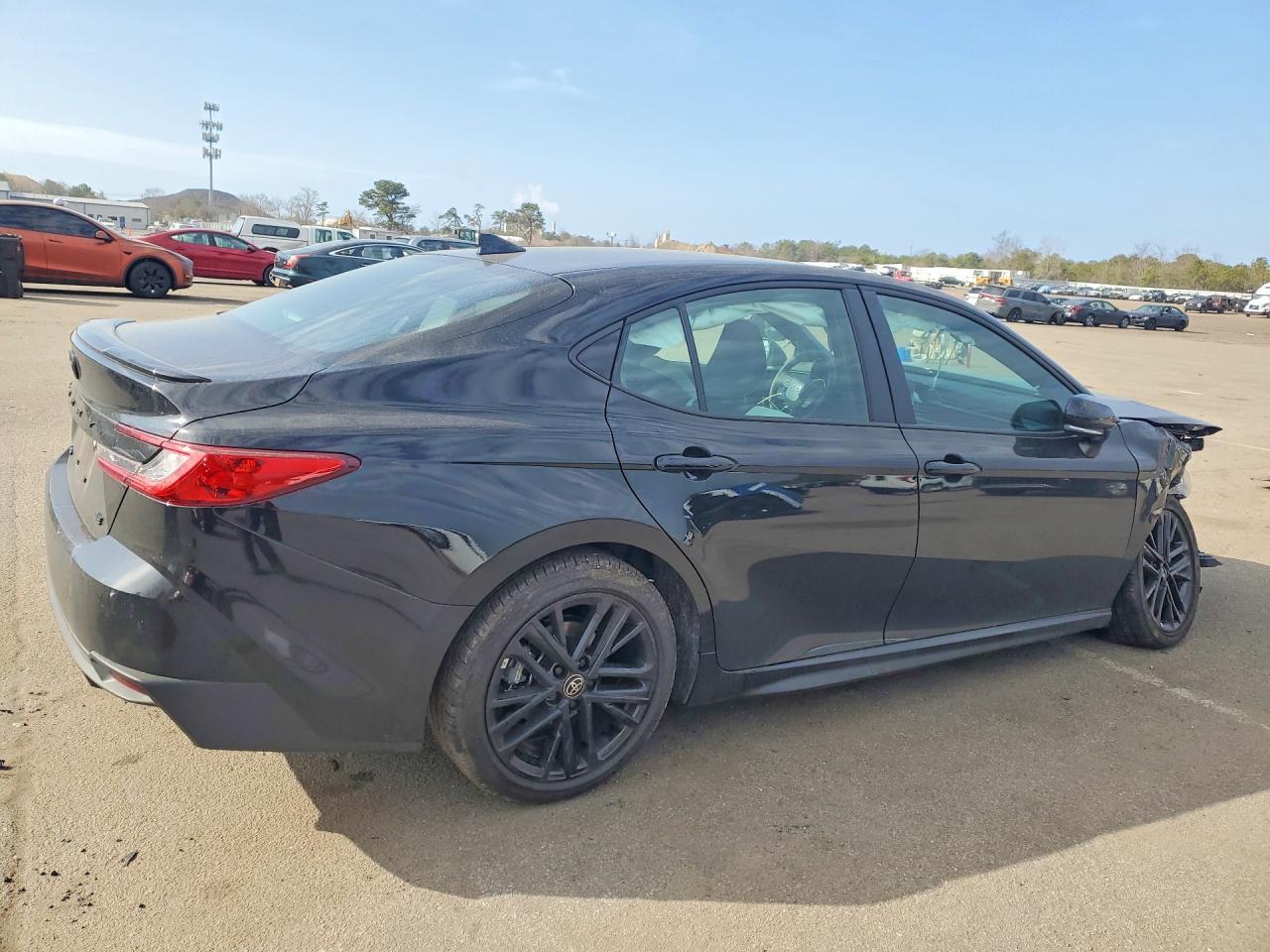 2026 Toyota Camry 4D S - Фото 3