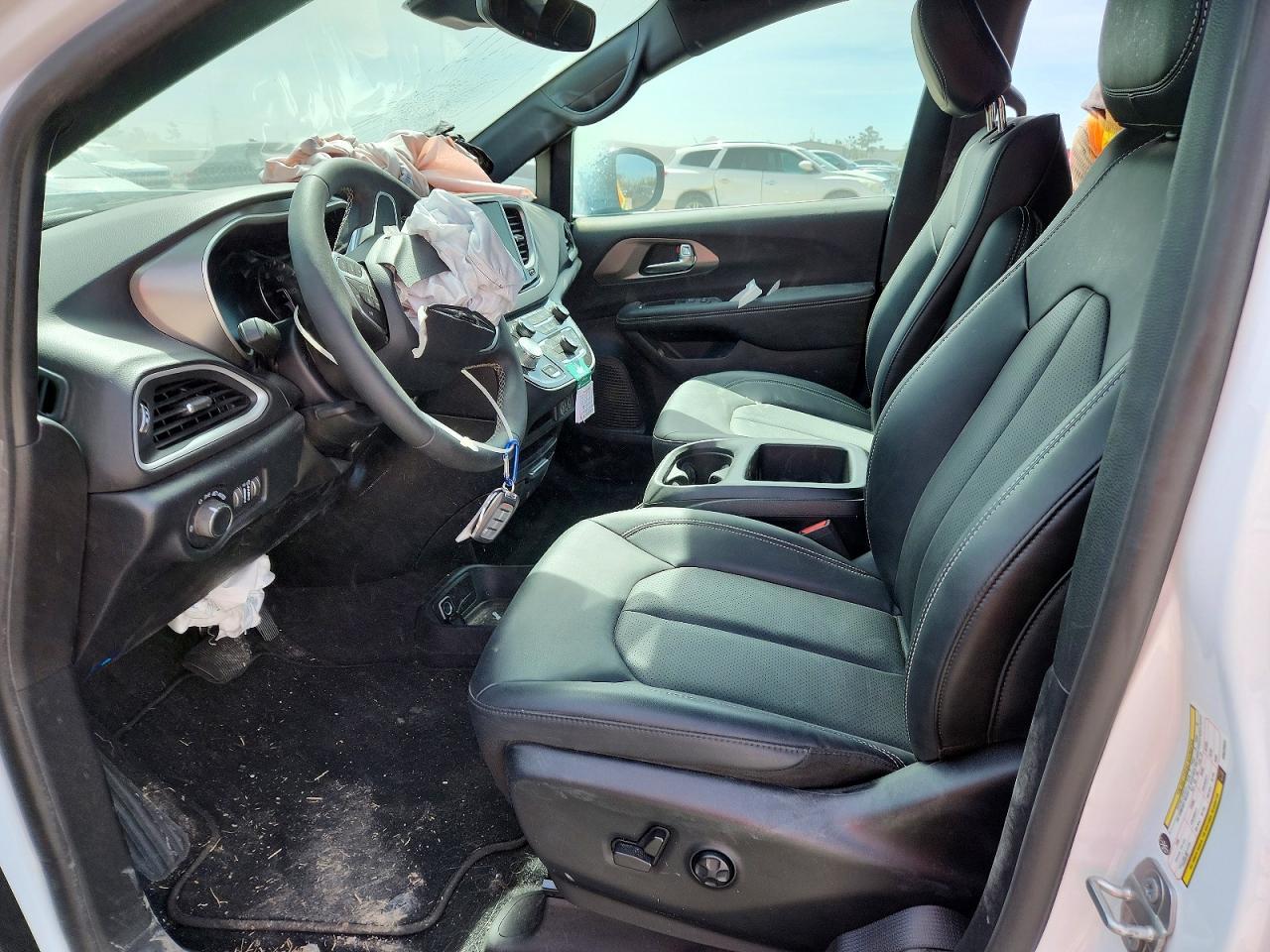 2025 Chrysler Voyager Lx - Image 7