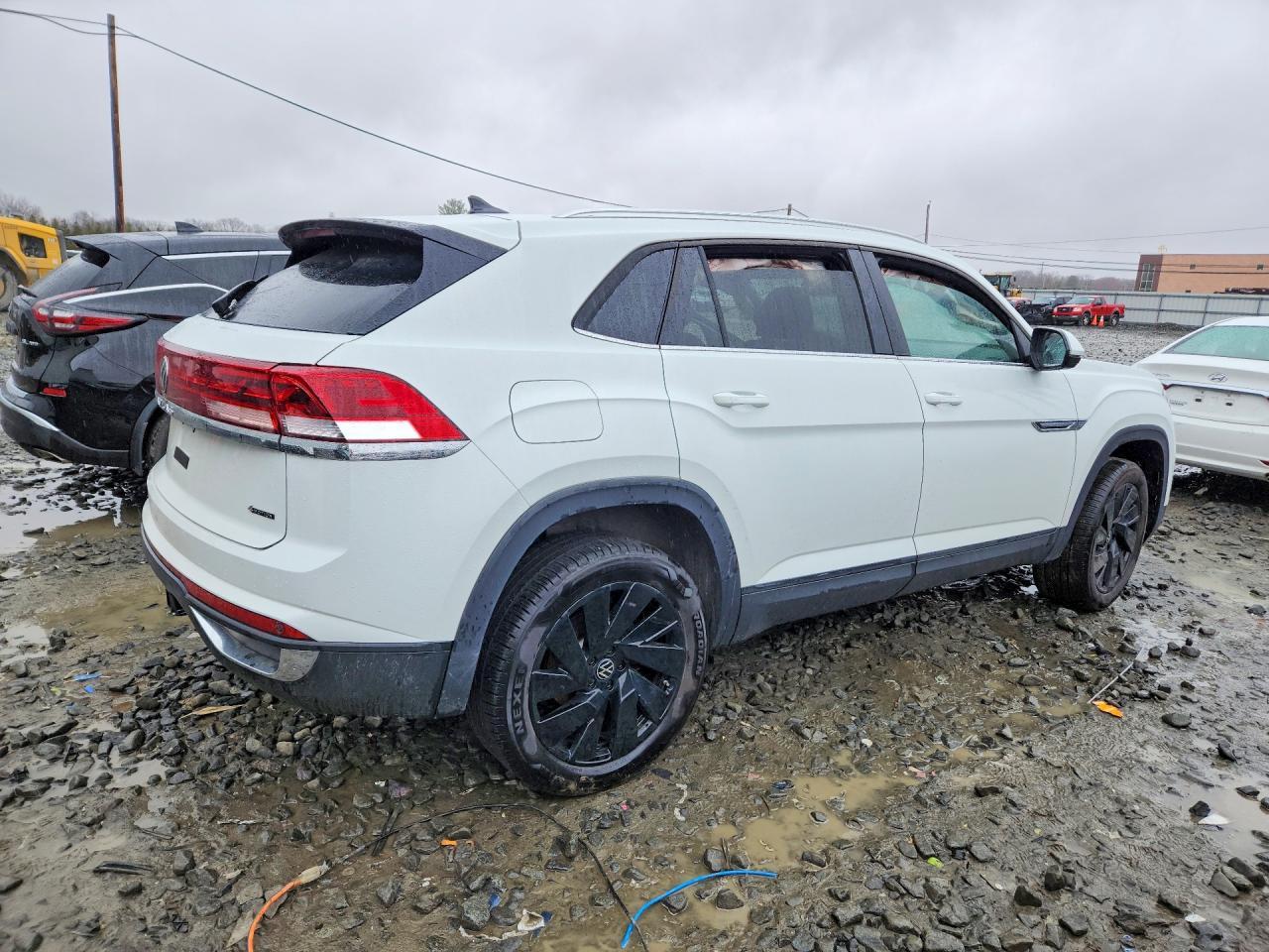 2024 Volkswagen Atlas Cross Sport Se - Image 3