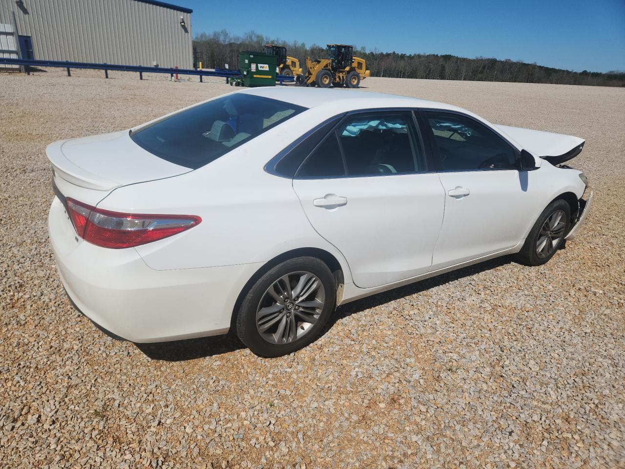 2016 Toyota Camry Se - Фото 3