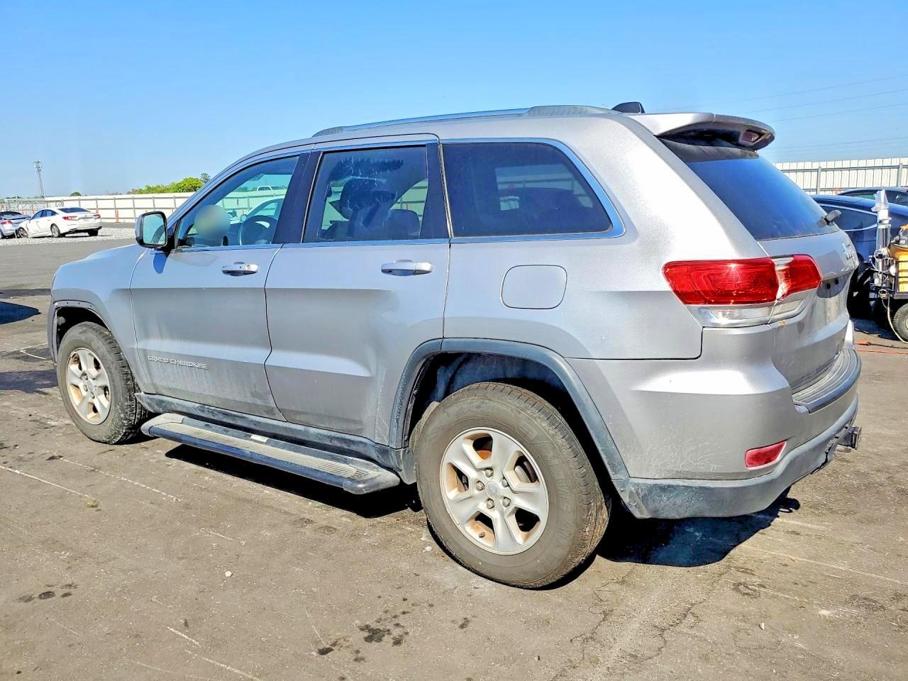 2015 Jeep Grand Cherokee Laredo - Image 2