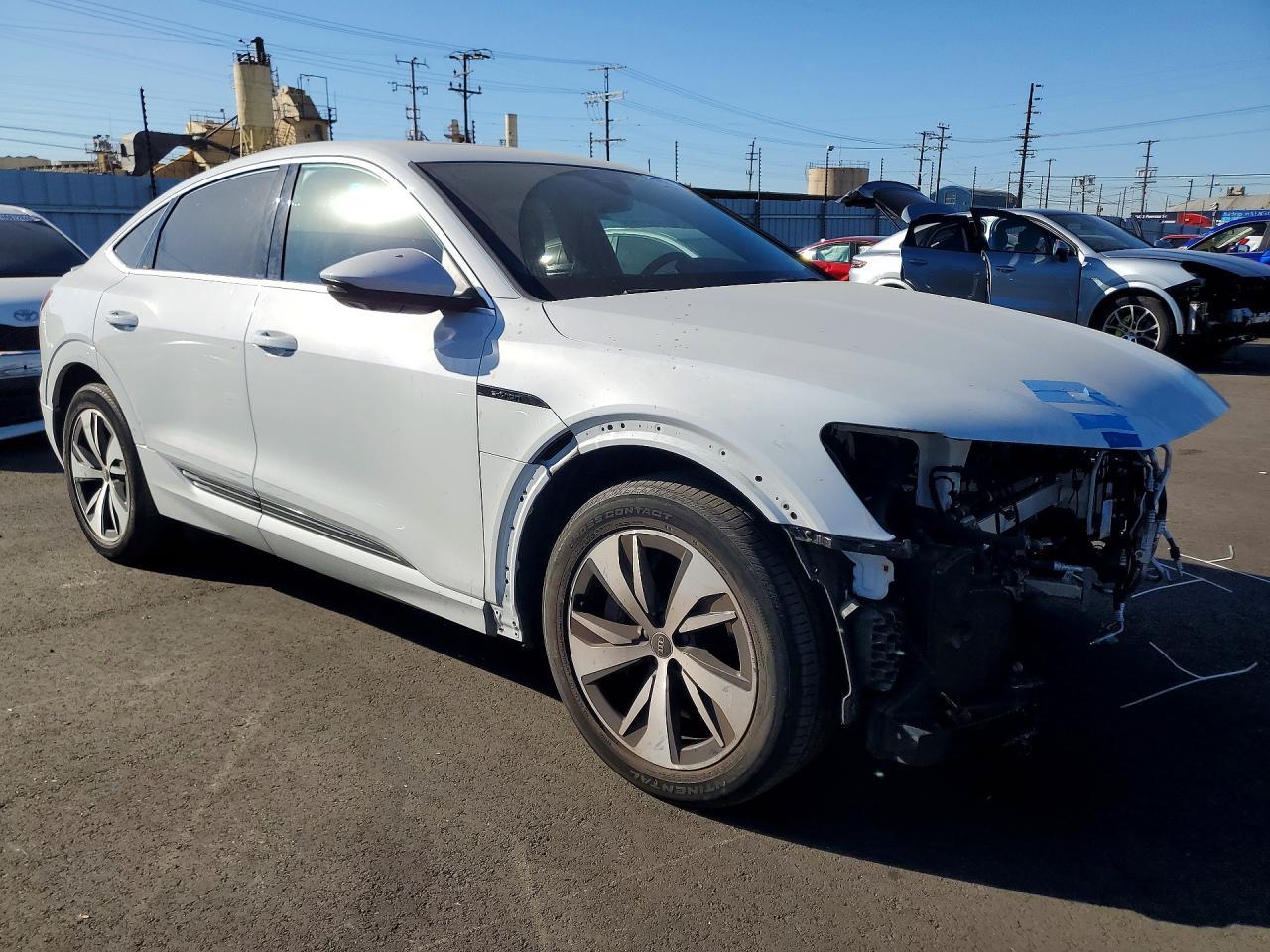 2024 Audi Q8 E-Tron Sportback Premium Plus - Фото 4