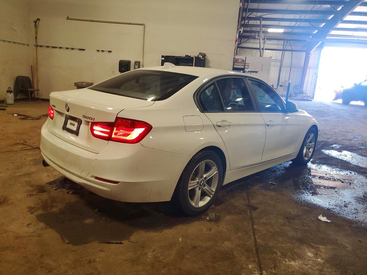 2013 BMW 320 I xDrive - Фото 3