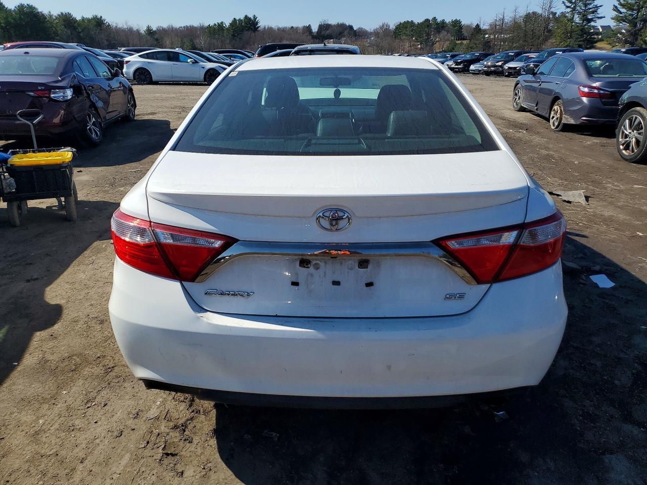 2016 Toyota Camry Se - Image 6