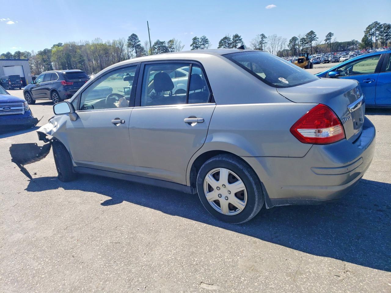 2009 Nissan Versa 1.8 S - Image 2