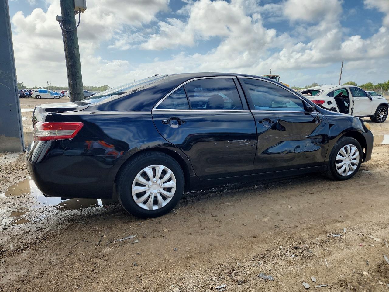 2011 Toyota Camry Base - Фото 3