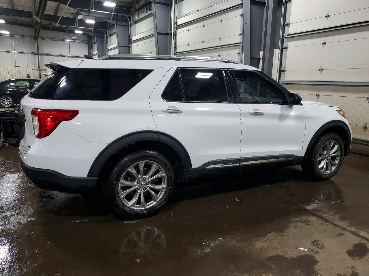 2023 Ford Explorer Limited - Image 3