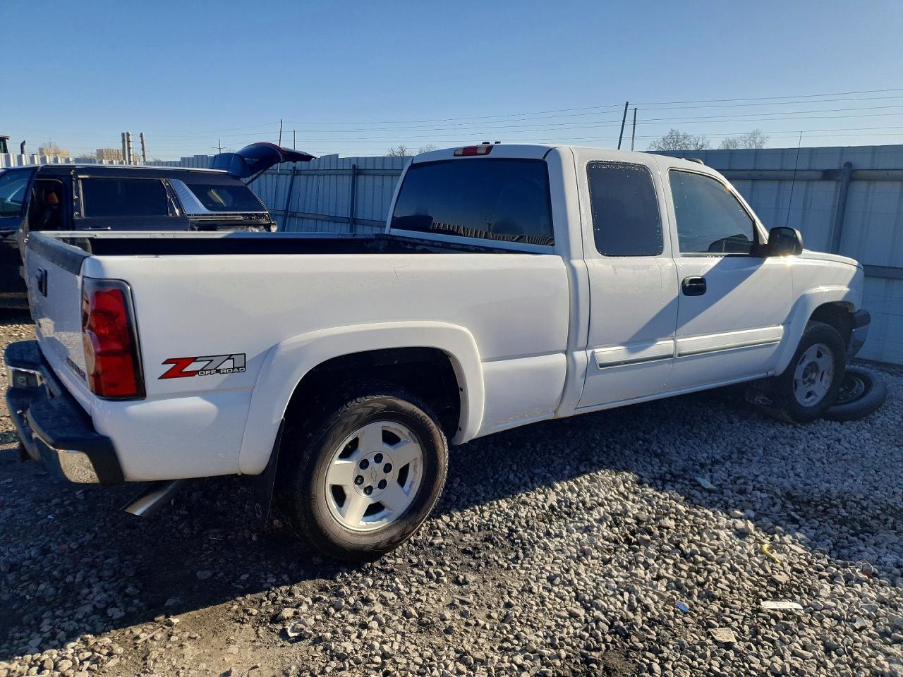 2004 Chevrolet Silverado K1500 - Image 3