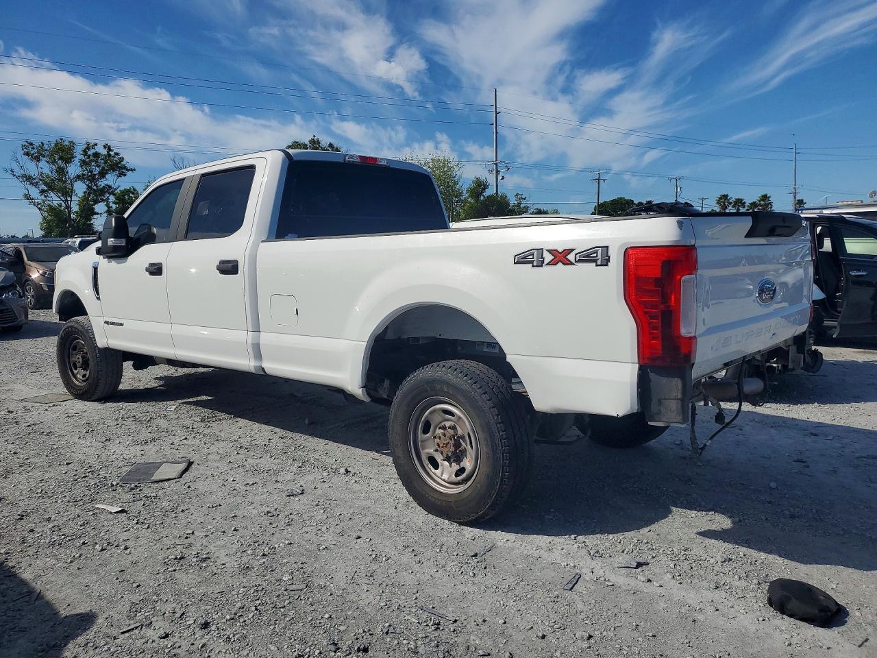 2017 Ford F250 Super Duty - Фото 2
