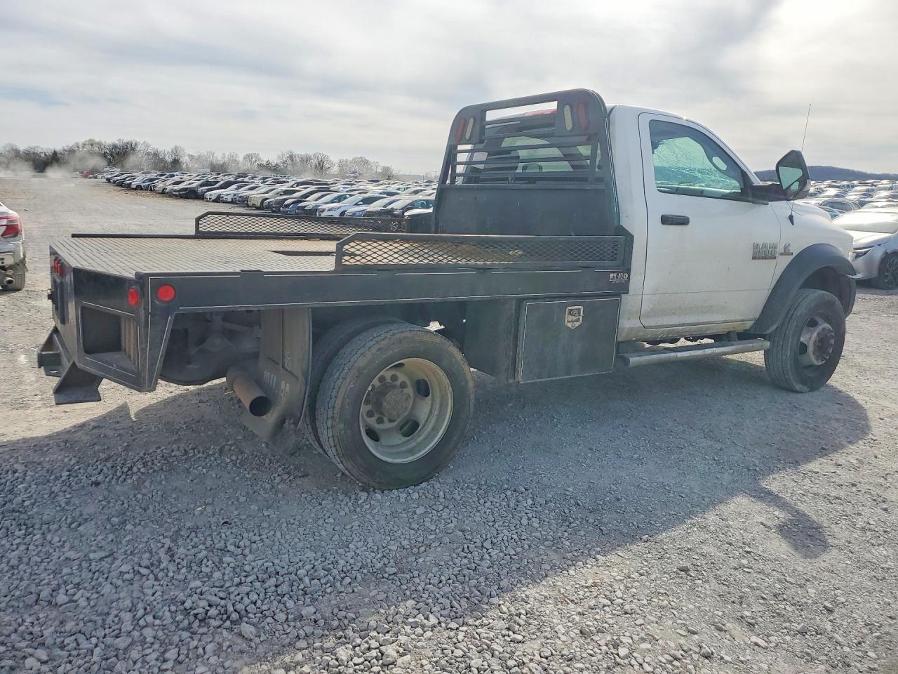 2016 Ram 5500 Flatbed Truck - Фото 3