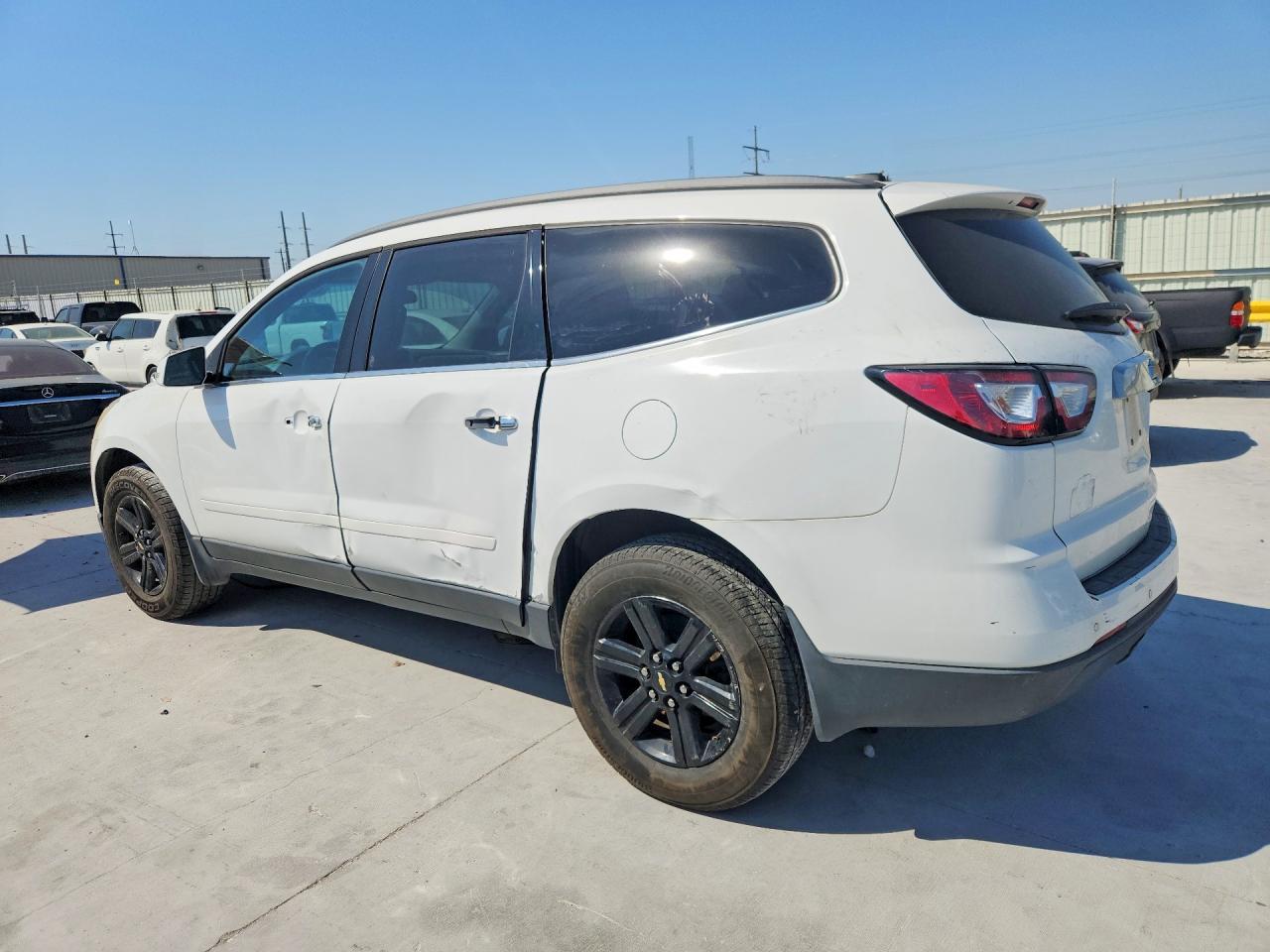 2016 Chevrolet Traverse Lt - Фото 2