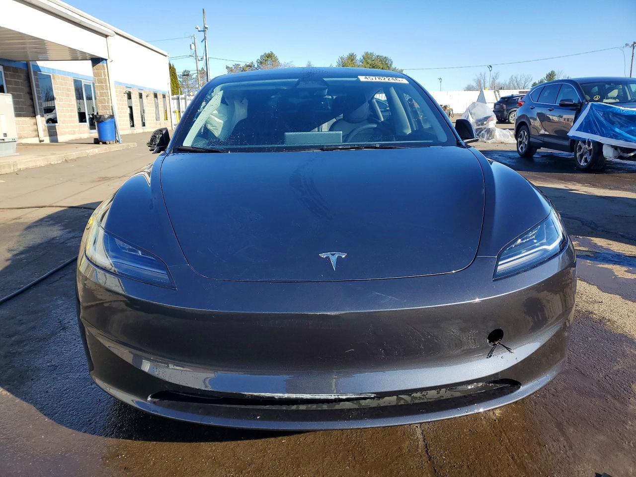 2025 Tesla Model 3 - Фото 5