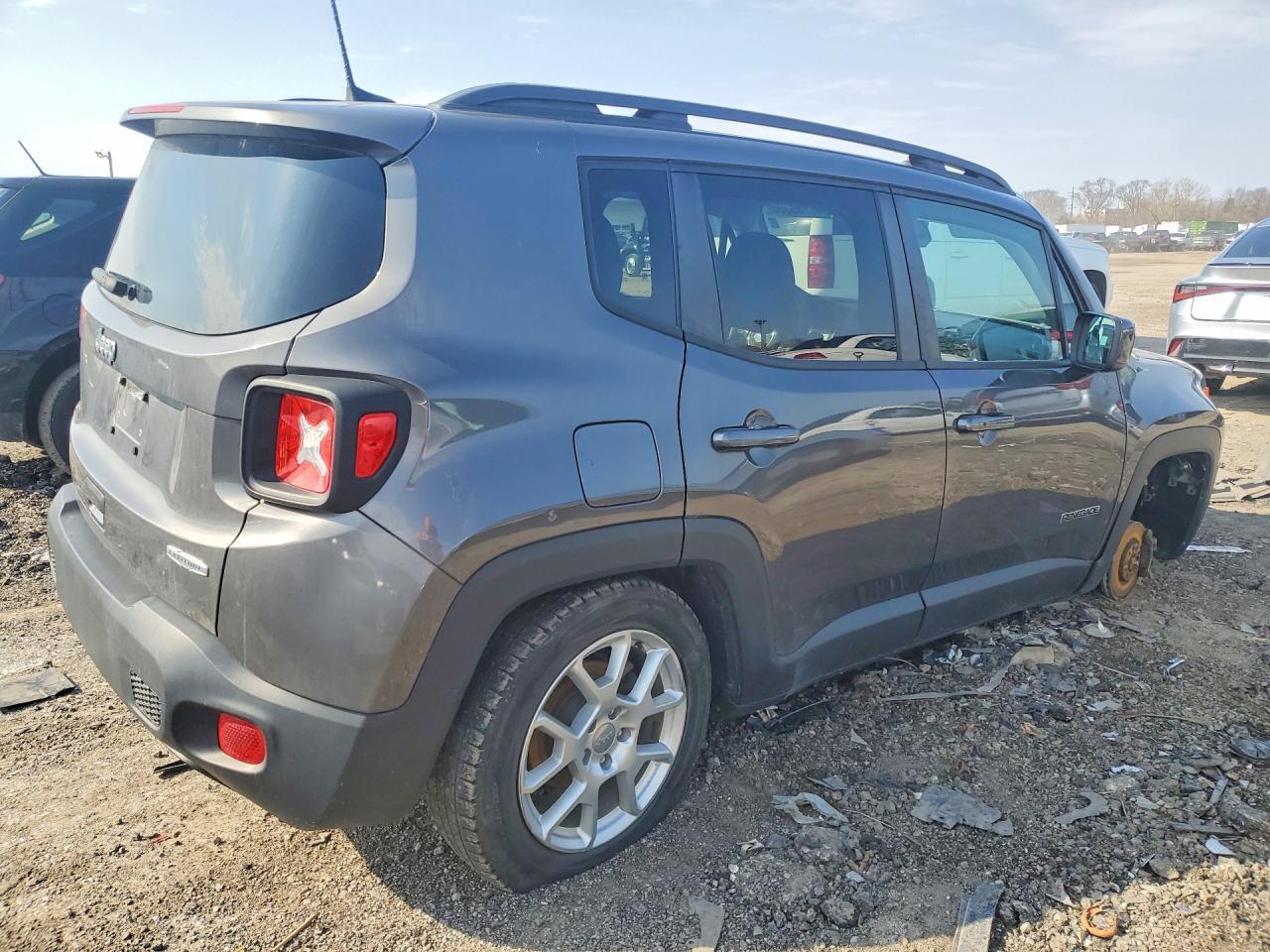 2019 Jeep Renegade Latitude - Image 3