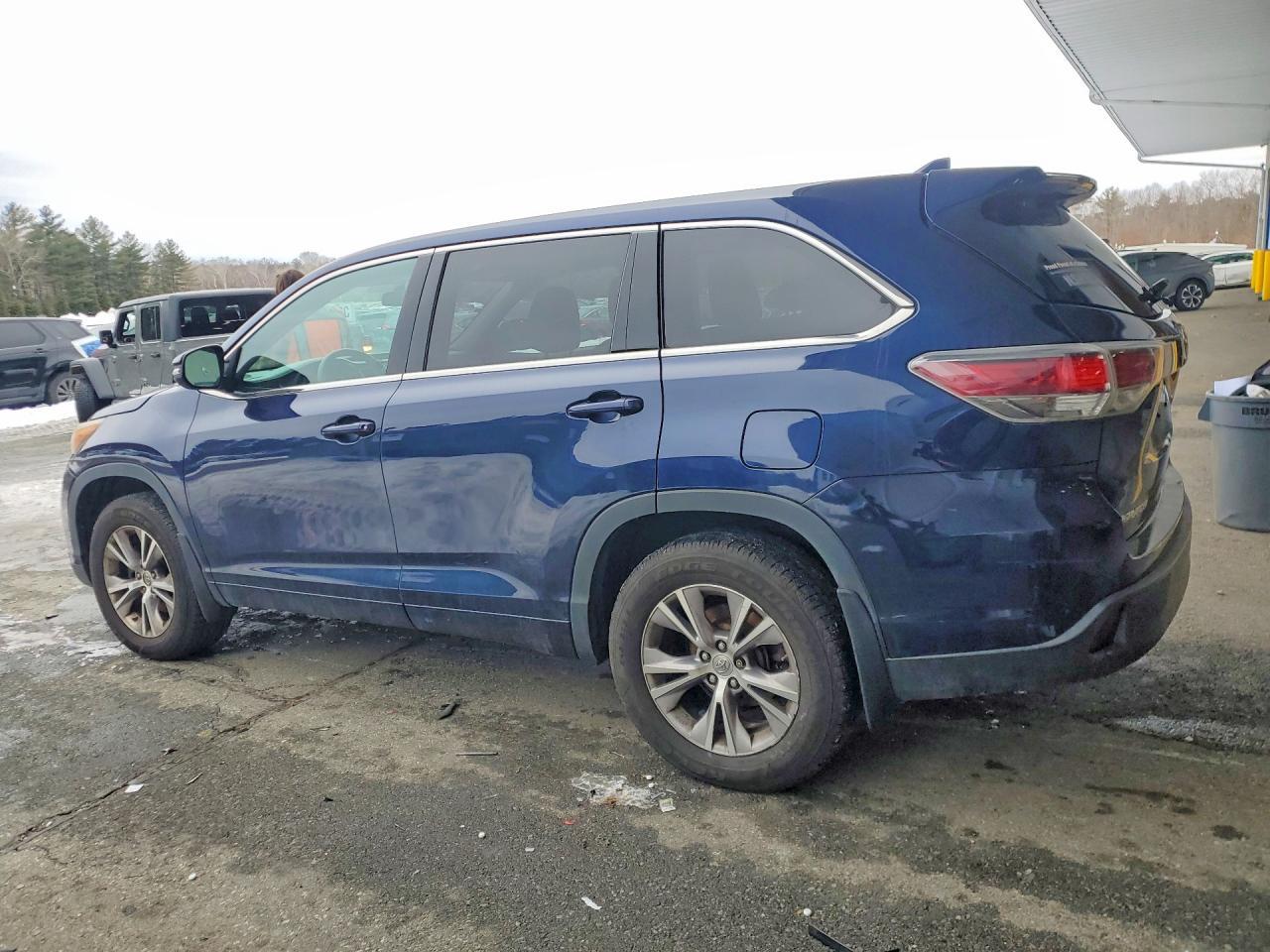 2015 Toyota Highlander Le - Фото 2
