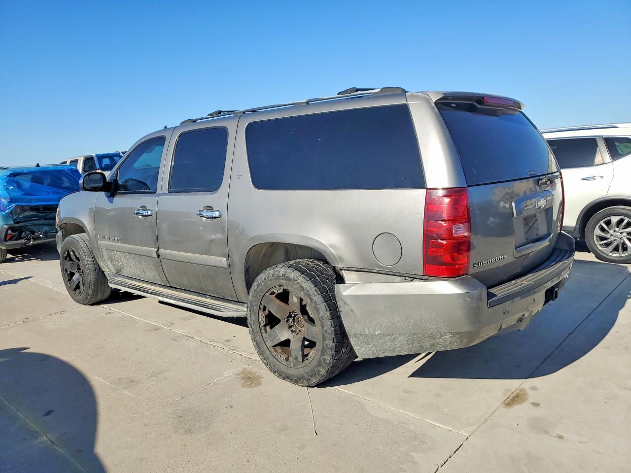 2007 Chevrolet Suburban C1500 - Фото 2