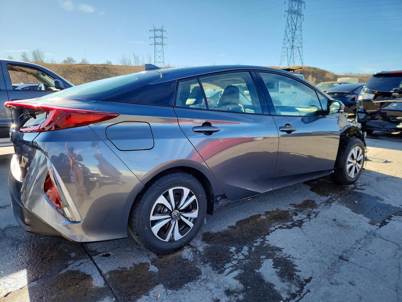 2017 Toyota Prius Prime Plus - Image 3