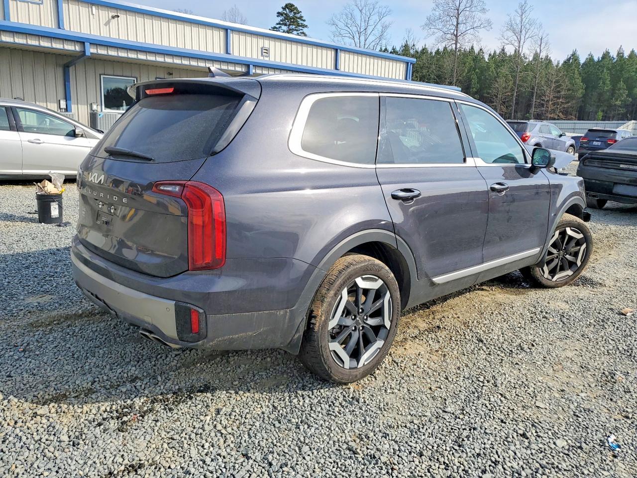 2025 Kia Telluride S - Image 3