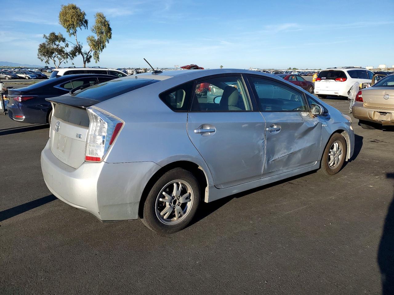 2011 Toyota Prius - Фото 3