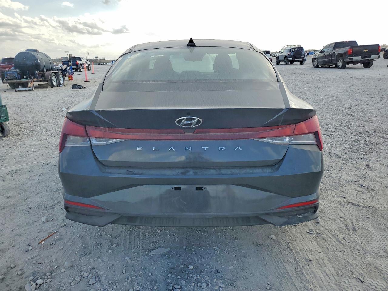 2021 Hyundai Elantra Se - Image 6