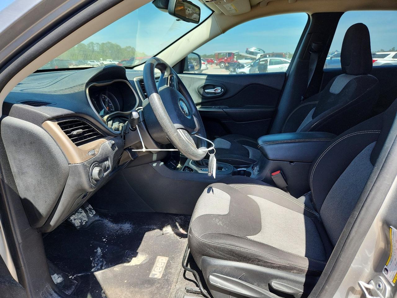 2015 Jeep Cherokee Sport - Image 7