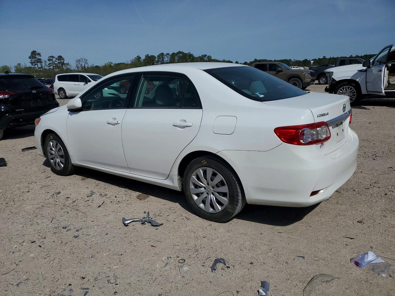 2013 Toyota Corolla Le - Image 2