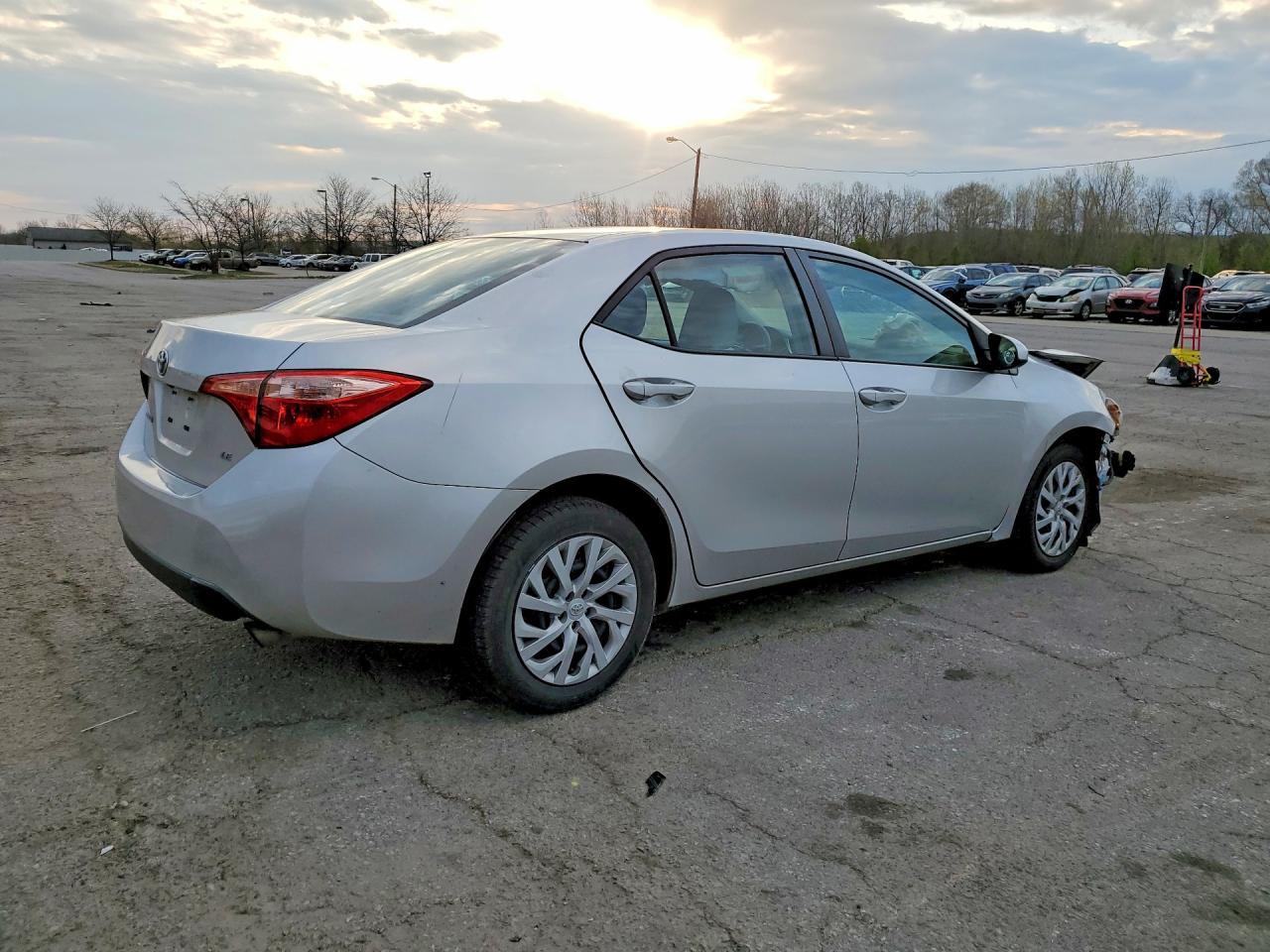 2018 Toyota Corolla Le - Фото 3