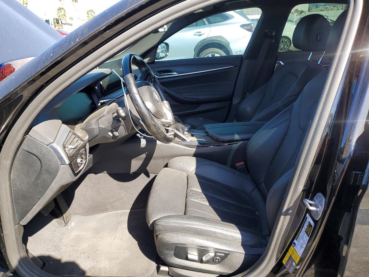 2022 BMW 530E - Фото 7