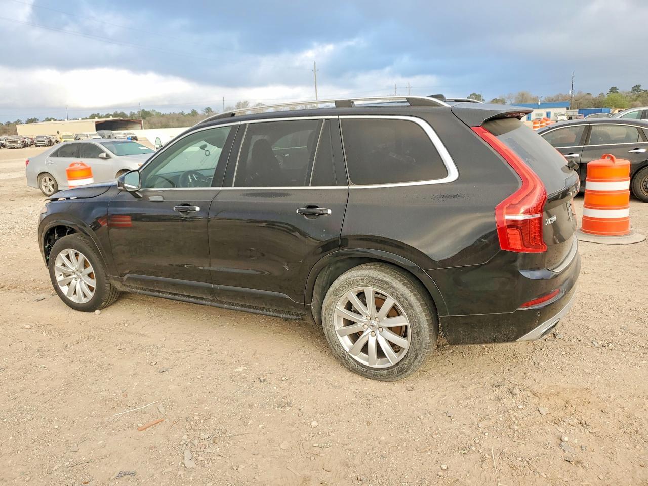 2016 Volvo Xc90 T6 Momentum - Image 2