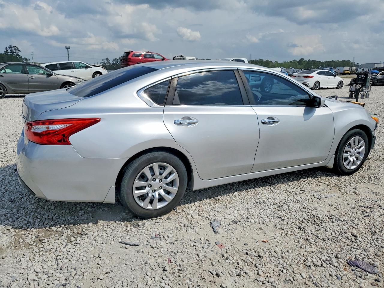 2016 Nissan Altima 2.5 S - Фото 3