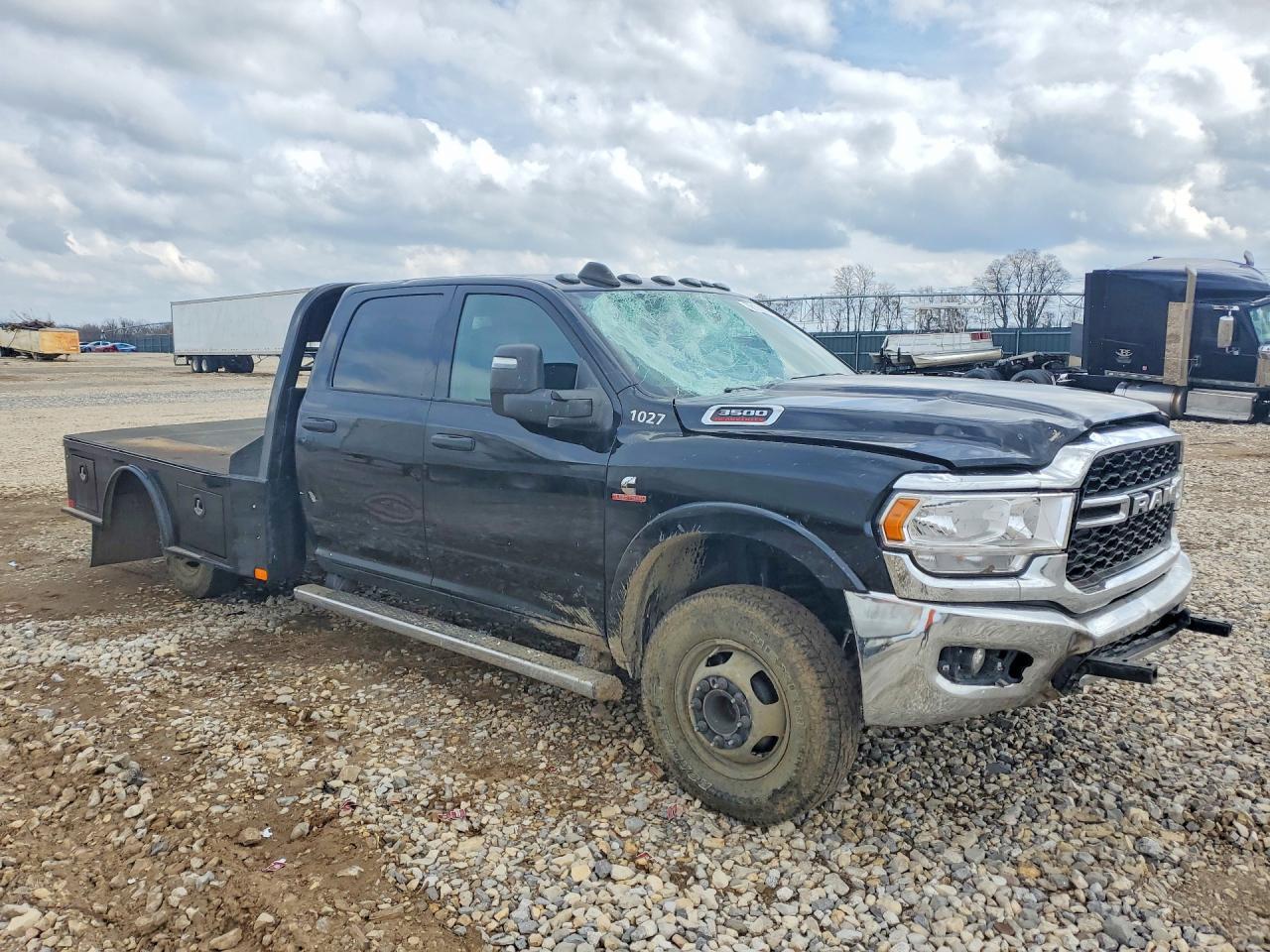 2024 Ram 3500 Flatbed Truck - Image 4