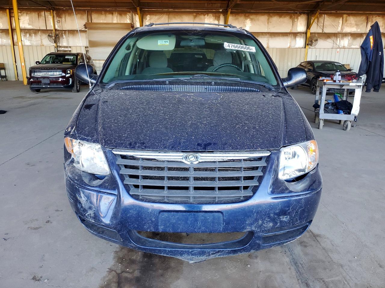 2005 Chrysler Town & Country Touring - Image 5
