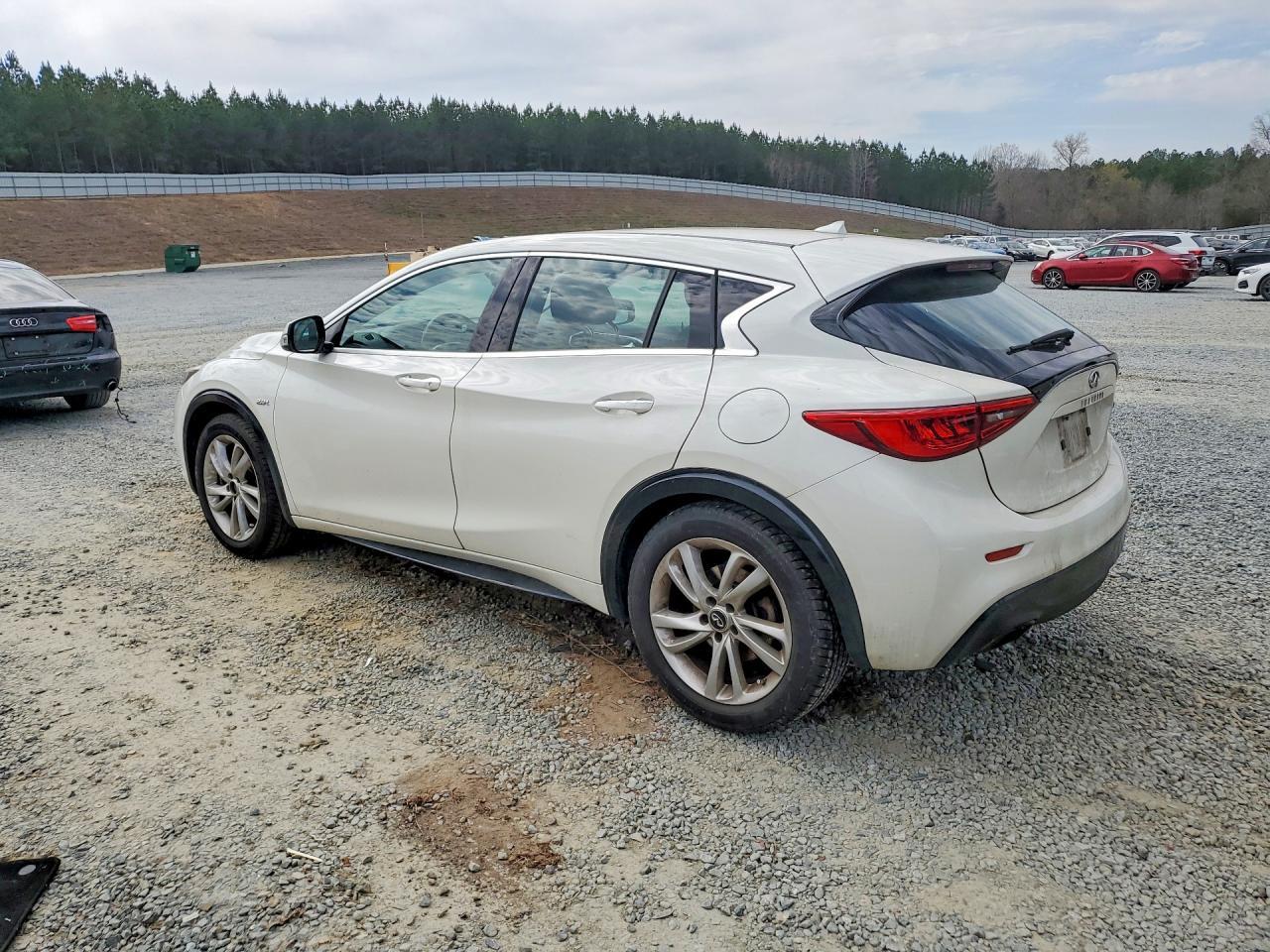 2017 Infiniti Qx30 Base - Фото 2